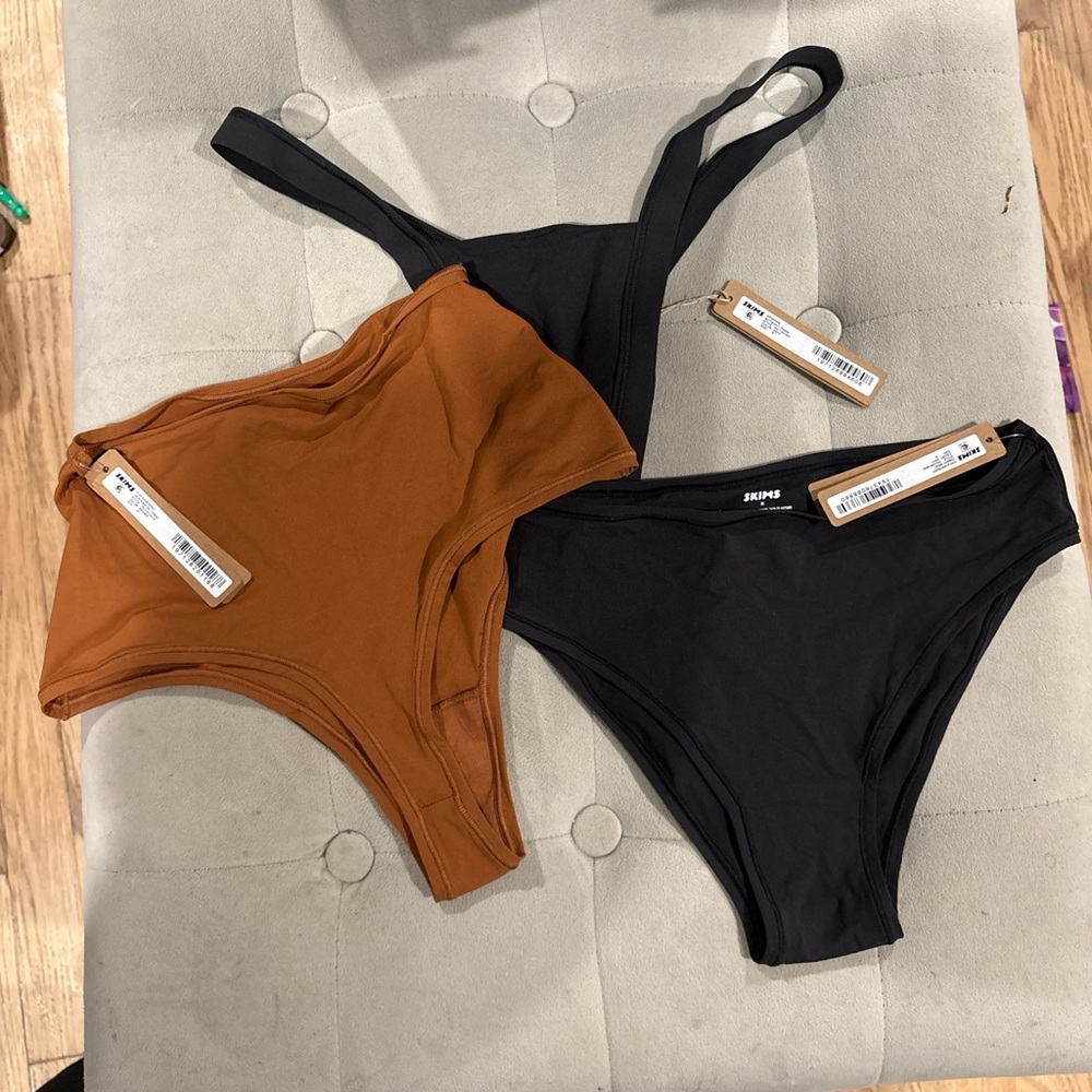 SKIMS underwear NWT Medium